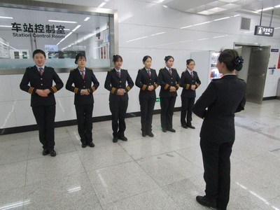 大连地铁首批礼仪内训师今日开始正式上岗