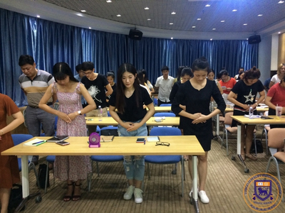 产品堆积如山的水贝，业务员如何通过礼仪提升销售成效