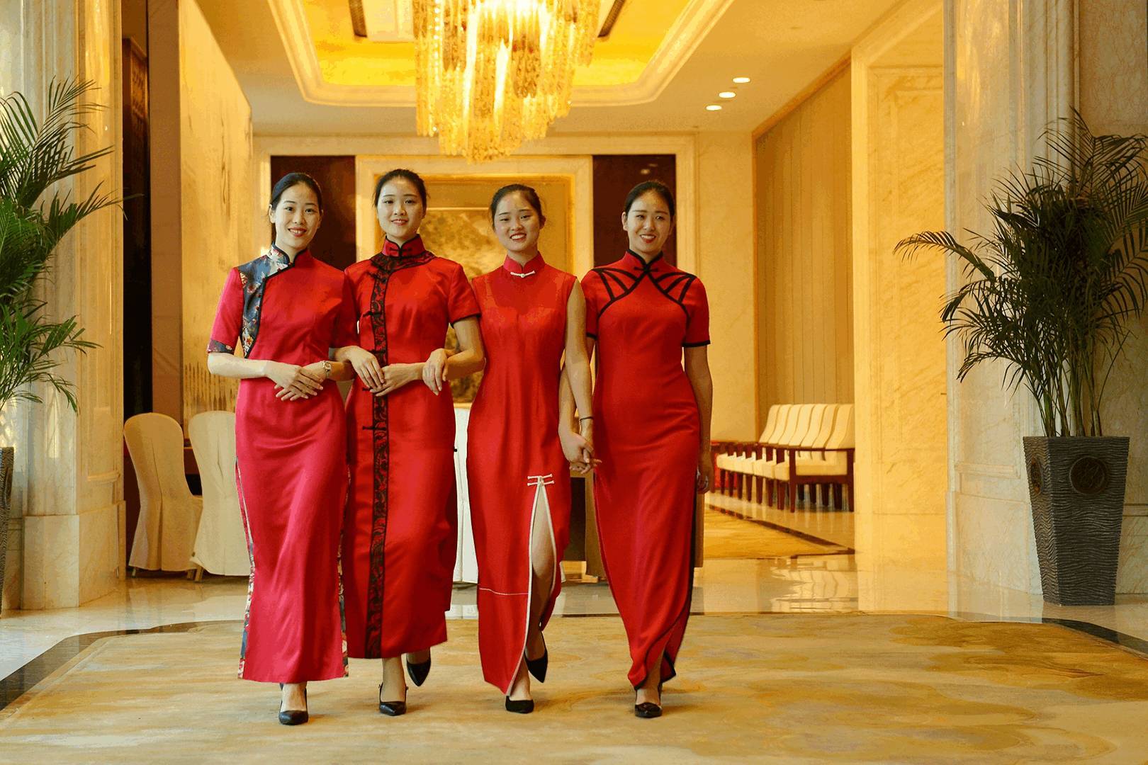 颜值与气质并存 一睹旅游与商务学院礼仪队风采